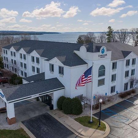 Charlevoix Inn & Suites Surestay Collection By Best Western Esterno foto