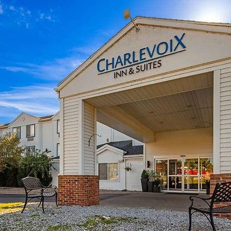 Charlevoix Inn & Suites Surestay Collection By Best Western Esterno foto