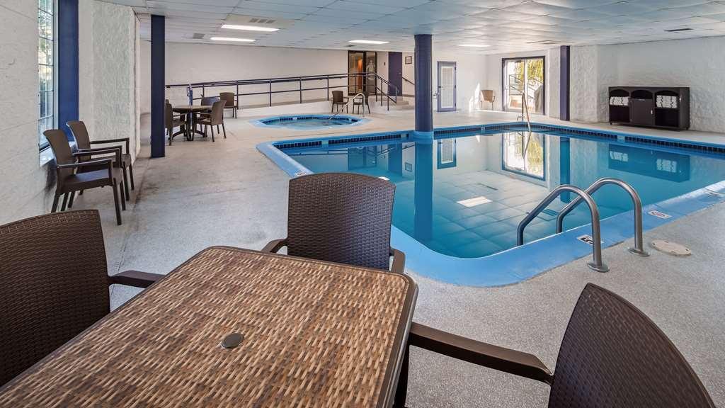 Charlevoix Inn & Suites Surestay Collection By Best Western Servizi foto
