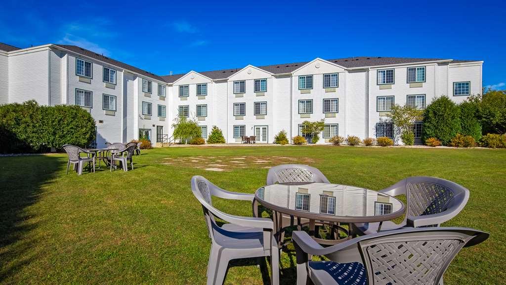 Charlevoix Inn & Suites Surestay Collection By Best Western Servizi foto