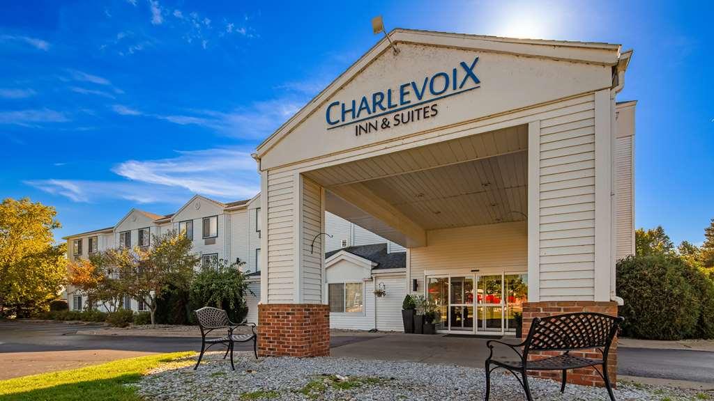 Charlevoix Inn & Suites Surestay Collection By Best Western Esterno foto